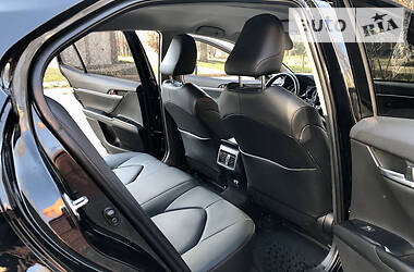 Седан Toyota Camry 2018 в 