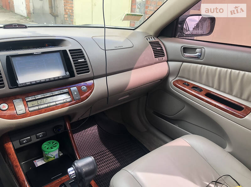 Седан Toyota Camry 2004 в Києві