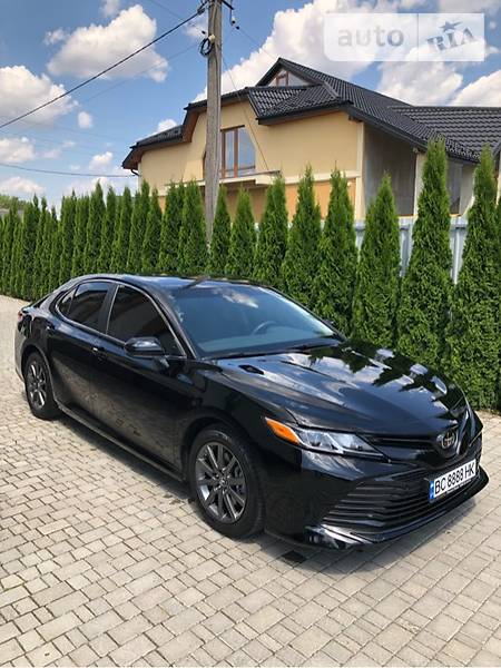 Седан Toyota Camry 2018 в Львові