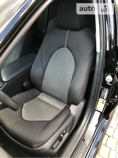 Седан Toyota Camry 2018 в Львові