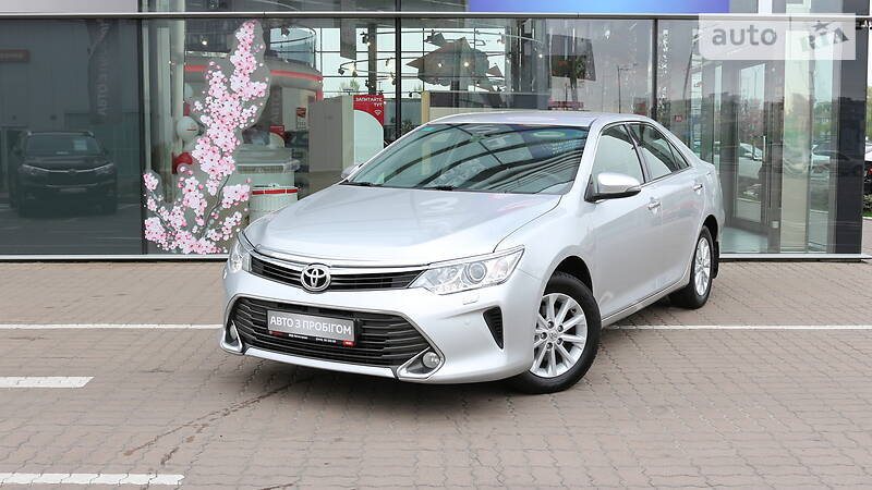 Седан Toyota Camry 2015 в Києві