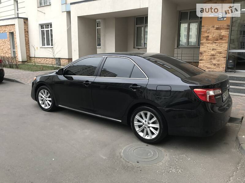 Седан Toyota Camry 2014 в Киеве