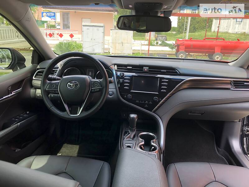 Седан Toyota Camry 2018 в Києві