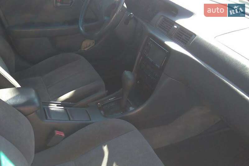 Седан Toyota Camry 2000 в Дніпрі