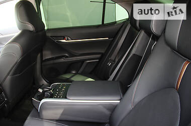 Седан Toyota Camry 2017 в 
