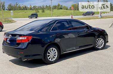 Седан Toyota Camry 2013 в Днепре