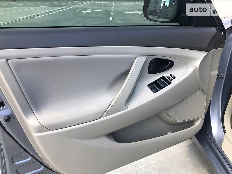 Седан Toyota Camry 2008 в Києві