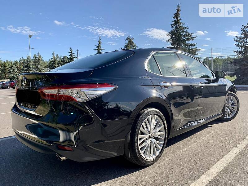 Седан Toyota Camry 2018 в Києві