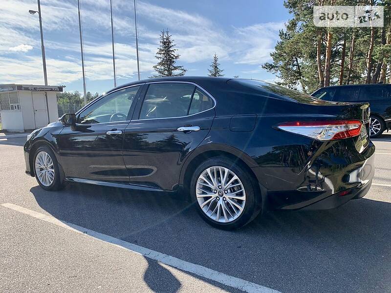 Седан Toyota Camry 2018 в Києві