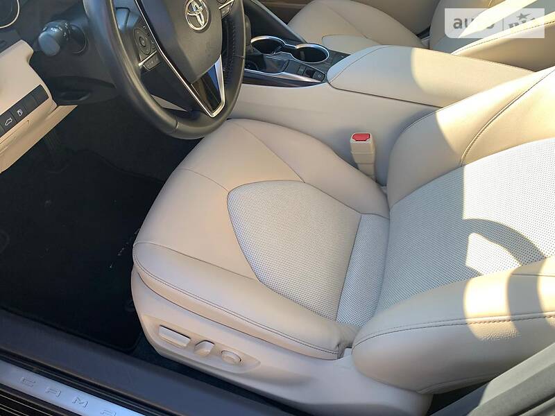Седан Toyota Camry 2018 в Києві