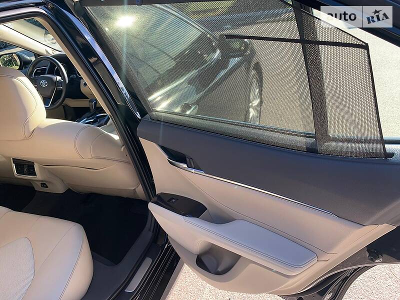 Седан Toyota Camry 2018 в Києві