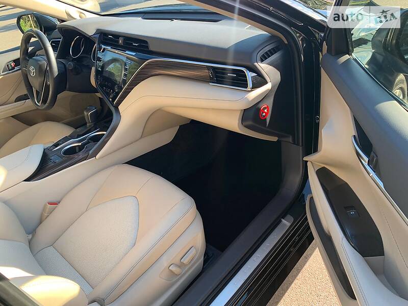Седан Toyota Camry 2018 в Києві