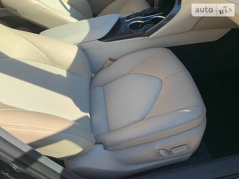 Седан Toyota Camry 2018 в Києві