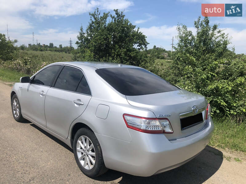 Седан Toyota Camry 2010 в Окнах