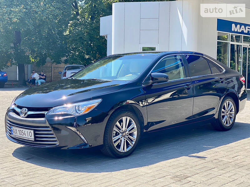 Седан Toyota Camry 2015 в Дніпрі