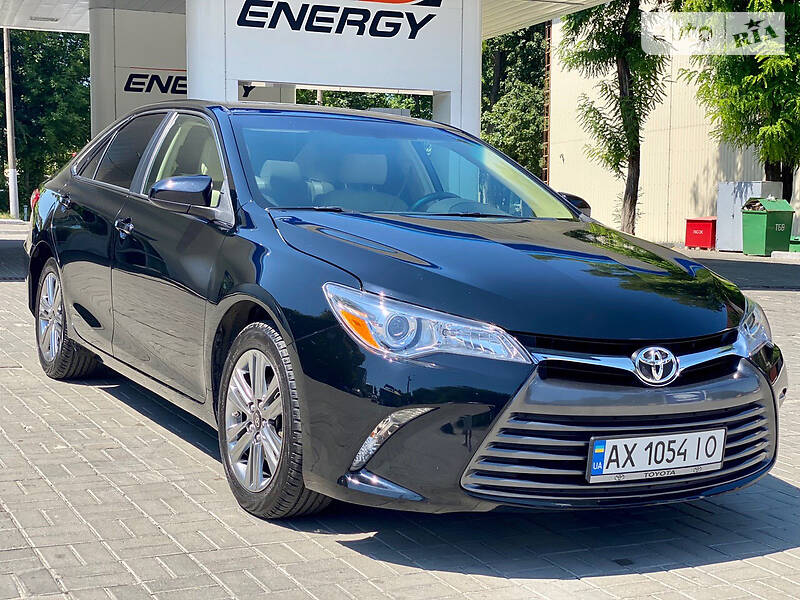 Седан Toyota Camry 2015 в Дніпрі