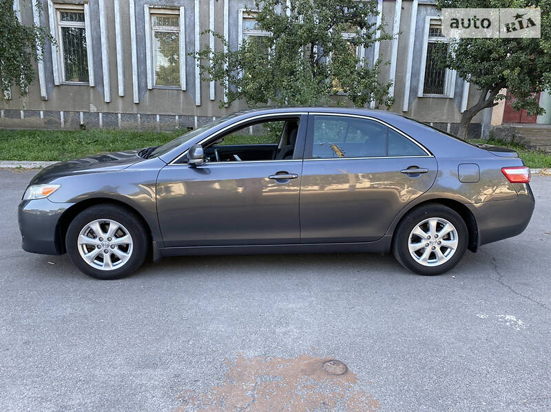 Седан Toyota Camry 2010 в Конотопі