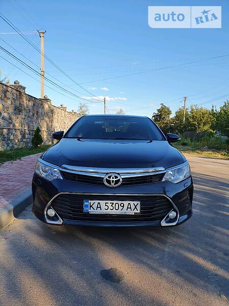 Седан Toyota Camry 2017 в Житомире