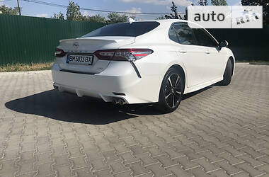 Седан Toyota Camry 2019 в Киеве