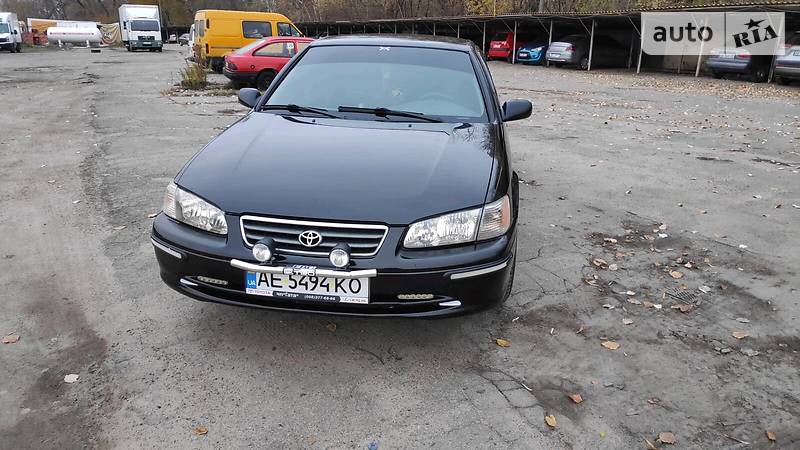 Седан Toyota Camry 2000 в Дніпрі