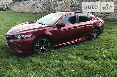 Седан Toyota Camry 2017 в Львове