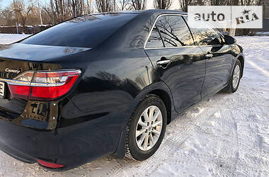 Седан Toyota Camry 2015 в Кривом Роге