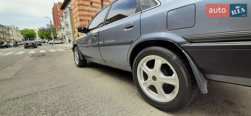 Седан Toyota Camry 1988 в Шостке