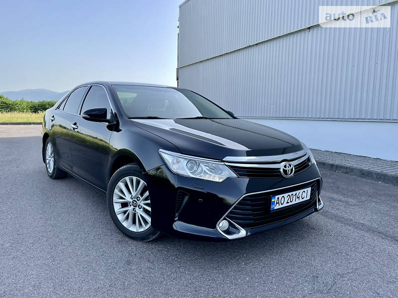Седан Toyota Camry 2015 в Хусте
