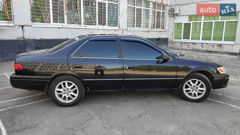 Седан Toyota Camry 2000 в Дніпрі