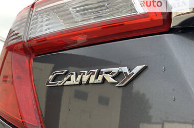 Седан Toyota Camry 2015 в Ровно