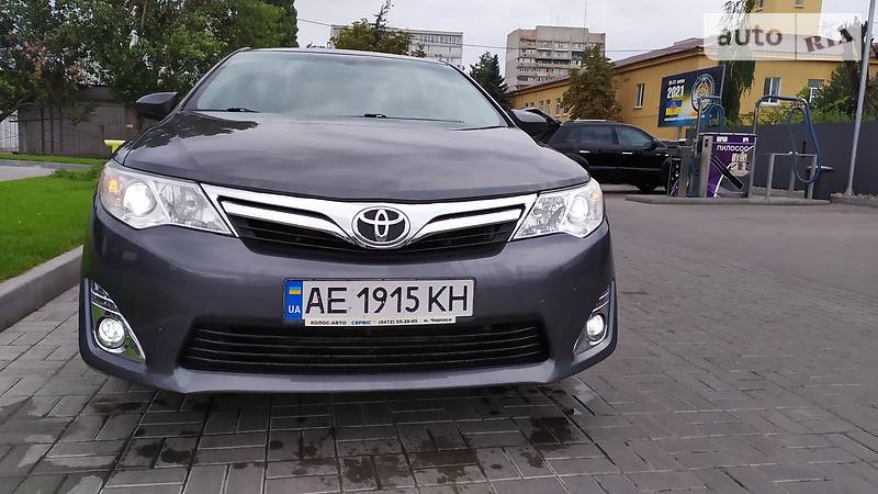 Седан Toyota Camry 2012 в Днепре