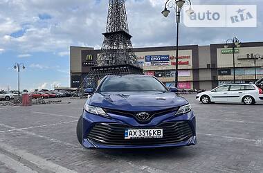 Седан Toyota Camry 2018 в Харькове