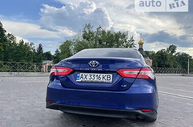 Седан Toyota Camry 2018 в Харькове