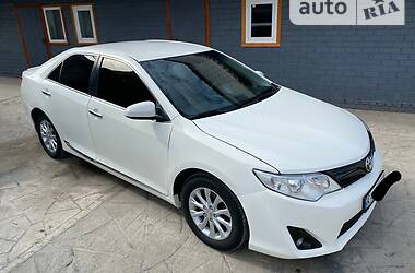 Седан Toyota Camry 2014 в Киеве