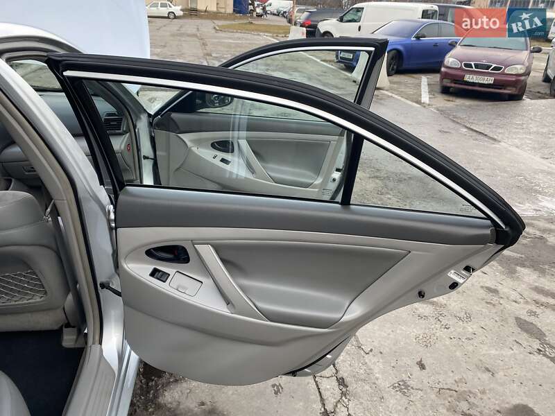 Седан Toyota Camry 2008 в Ивано-Франковске