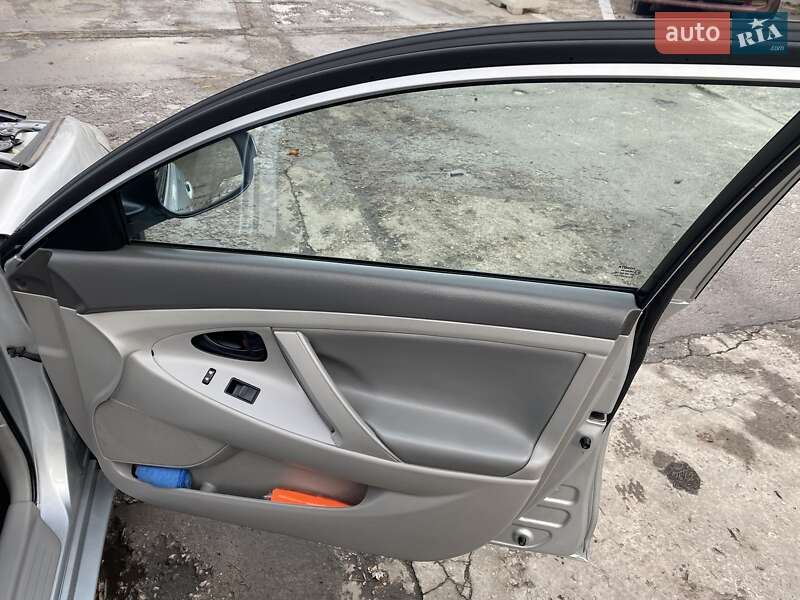 Седан Toyota Camry 2008 в Ивано-Франковске