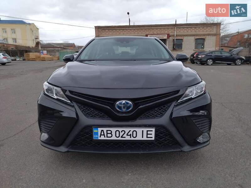 Седан Toyota Camry 2018 в Виннице