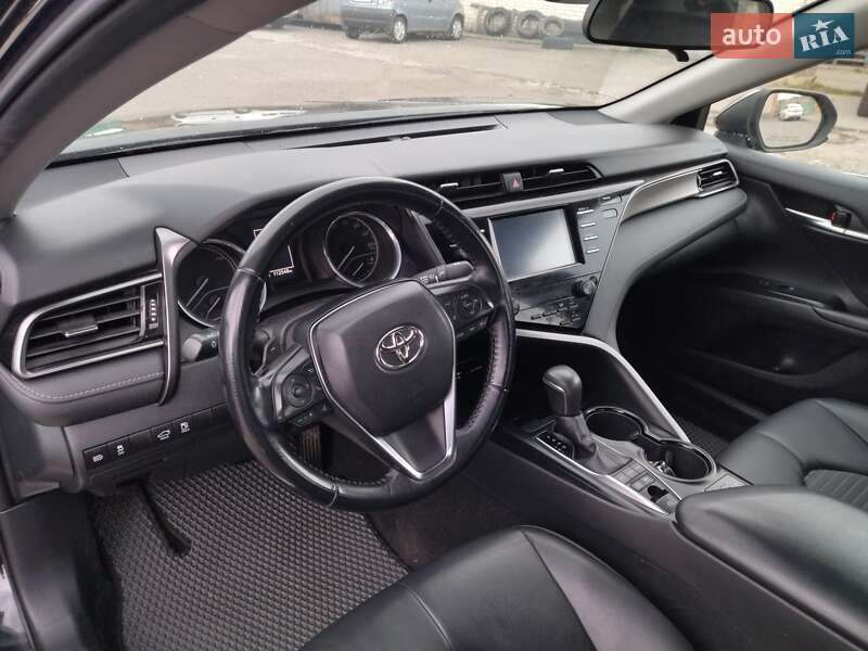 Седан Toyota Camry 2018 в Виннице