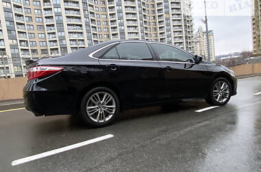 Седан Toyota Camry 2016 в Киеве