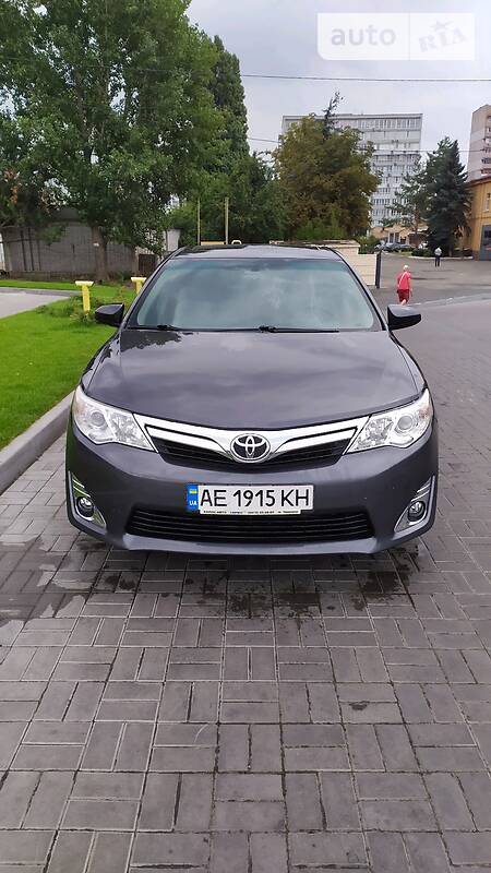 Седан Toyota Camry 2012 в Днепре