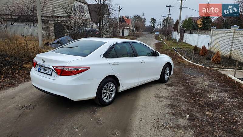Седан Toyota Camry 2015 в Умани