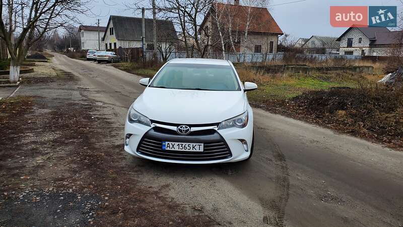 Седан Toyota Camry 2015 в Умани