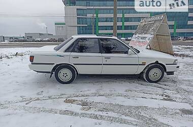 Седан Toyota Camry 1987 в Киеве
