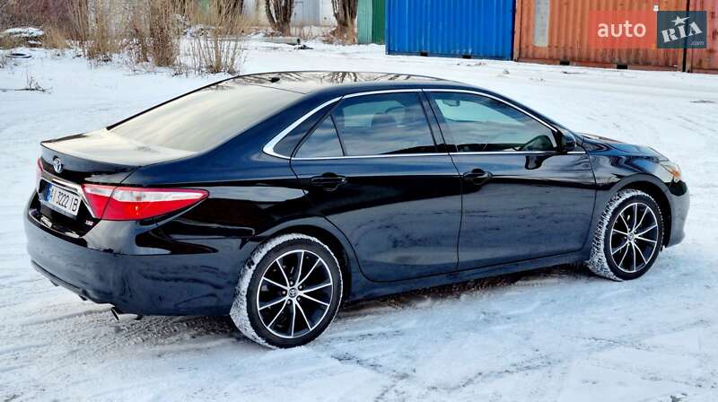 Седан Toyota Camry 2016 в Киеве