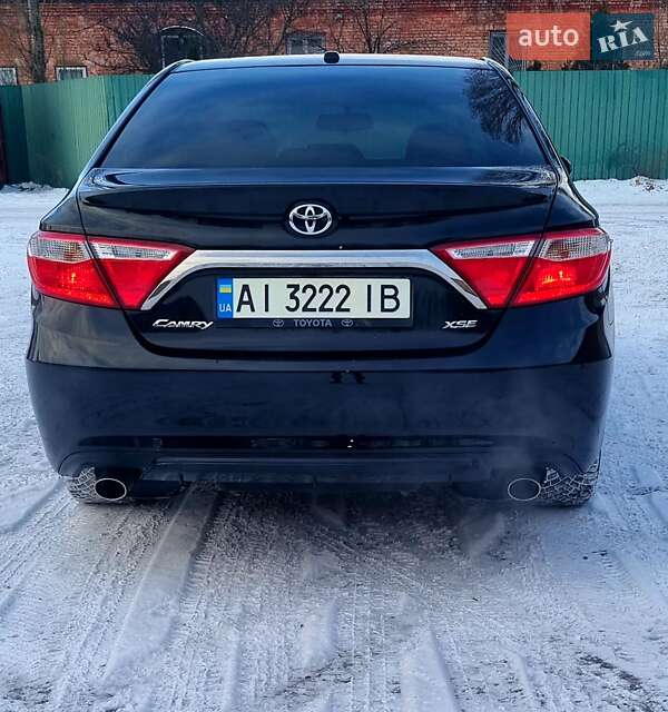 Седан Toyota Camry 2016 в Киеве