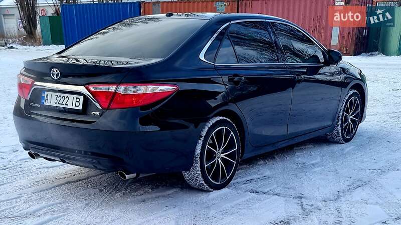 Седан Toyota Camry 2016 в Киеве