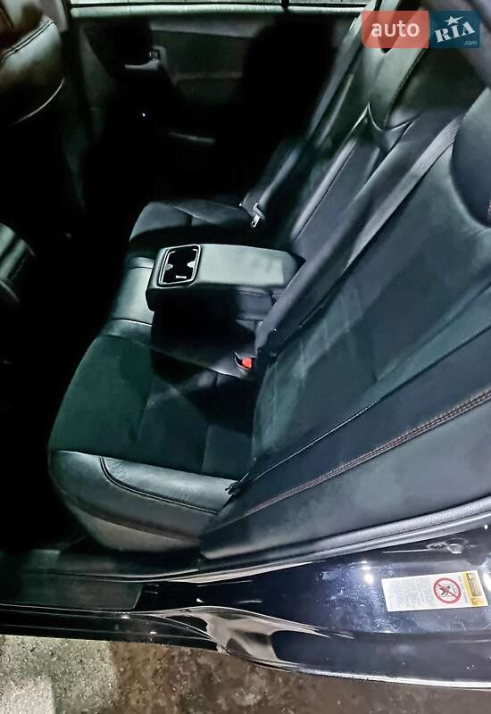 Седан Toyota Camry 2016 в Киеве