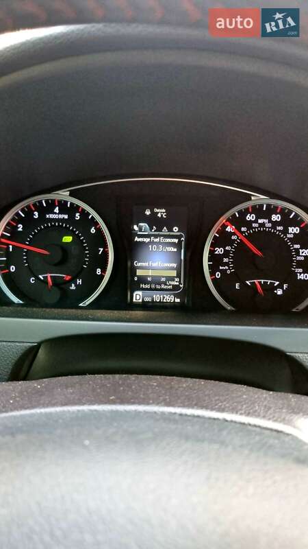 Седан Toyota Camry 2016 в Киеве