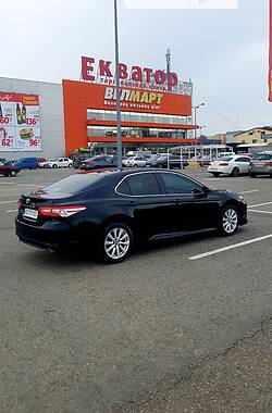 Седан Toyota Camry 2018 в Чернівцях