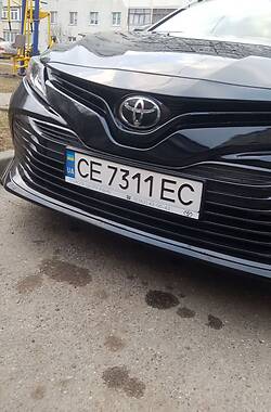 Седан Toyota Camry 2018 в Чернівцях